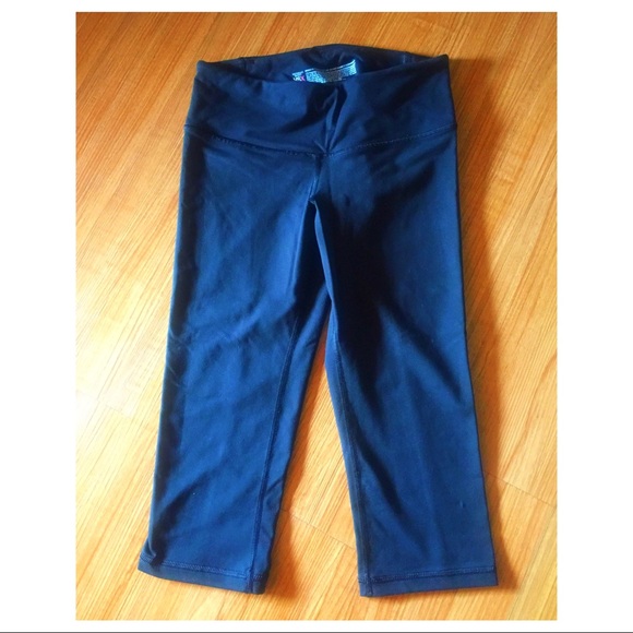 Victoria’s Secret Yoga Capris size S - Picture 3 of 5